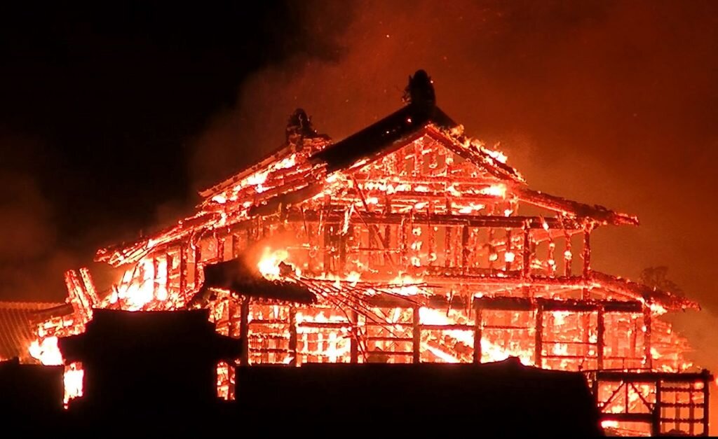 Fire-at-the-Shuri-Castle-in-Okinawa-Japan-023-1024x627.jpg
